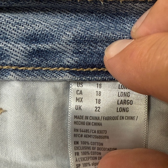 American Eagle Light Blue Denim Mom Jeans - Picture 4 of 4